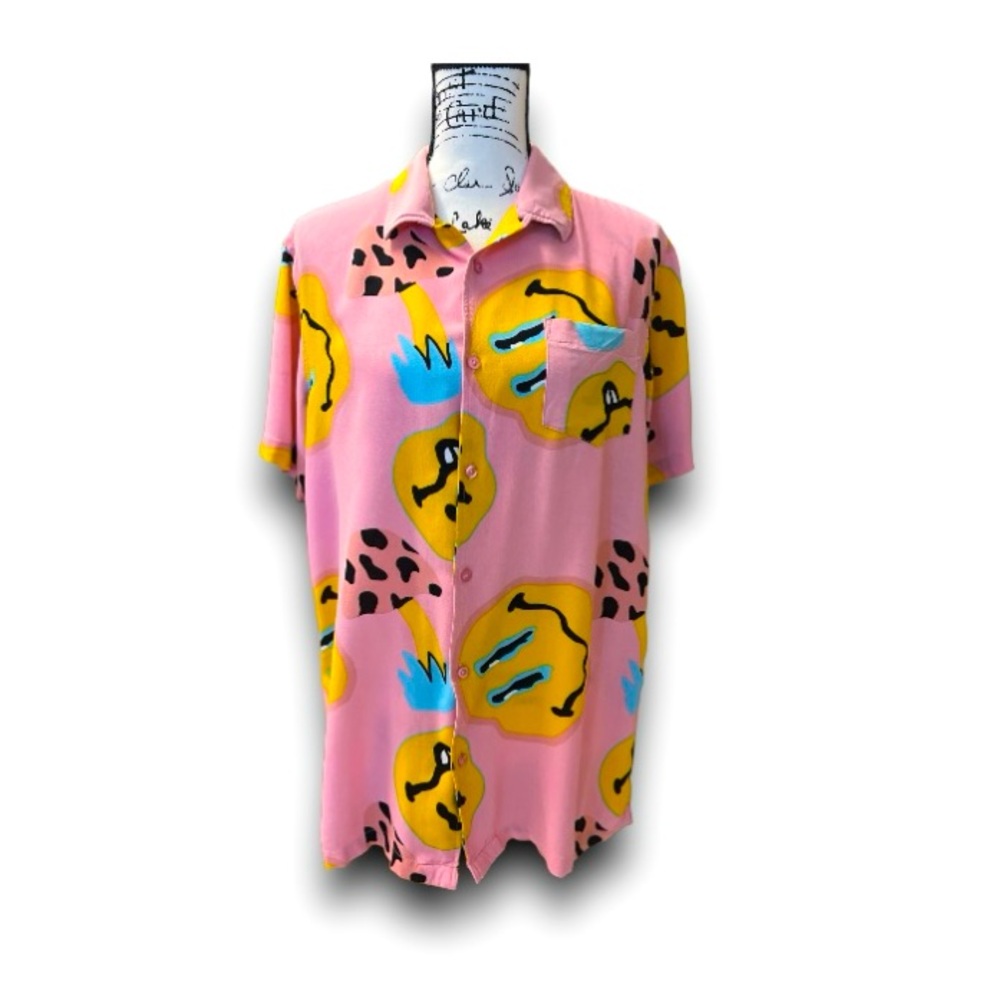 Cornerstore bodega smile face pink shirt
